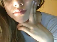 Cô gái tóc vàng tham ...