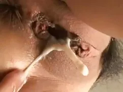 Cô bé, mẹ cô trong p ...